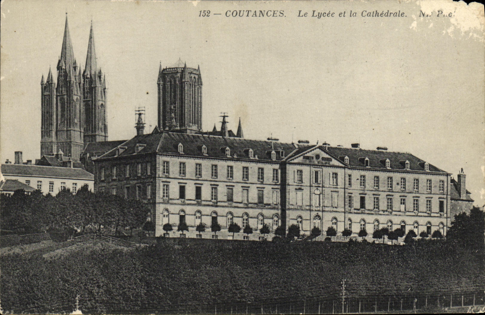 CPA Countances Le Lycee et la Cathedrale