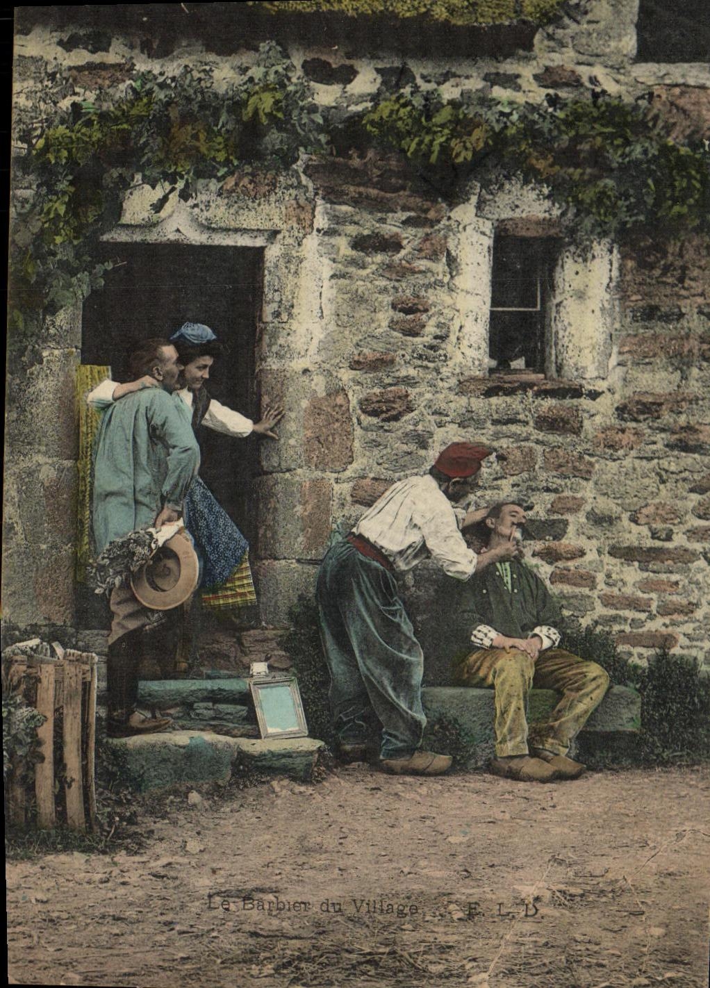 VINTAGE POSTCARD the Barber of the Village Hairdresser Folklore Costume TOP