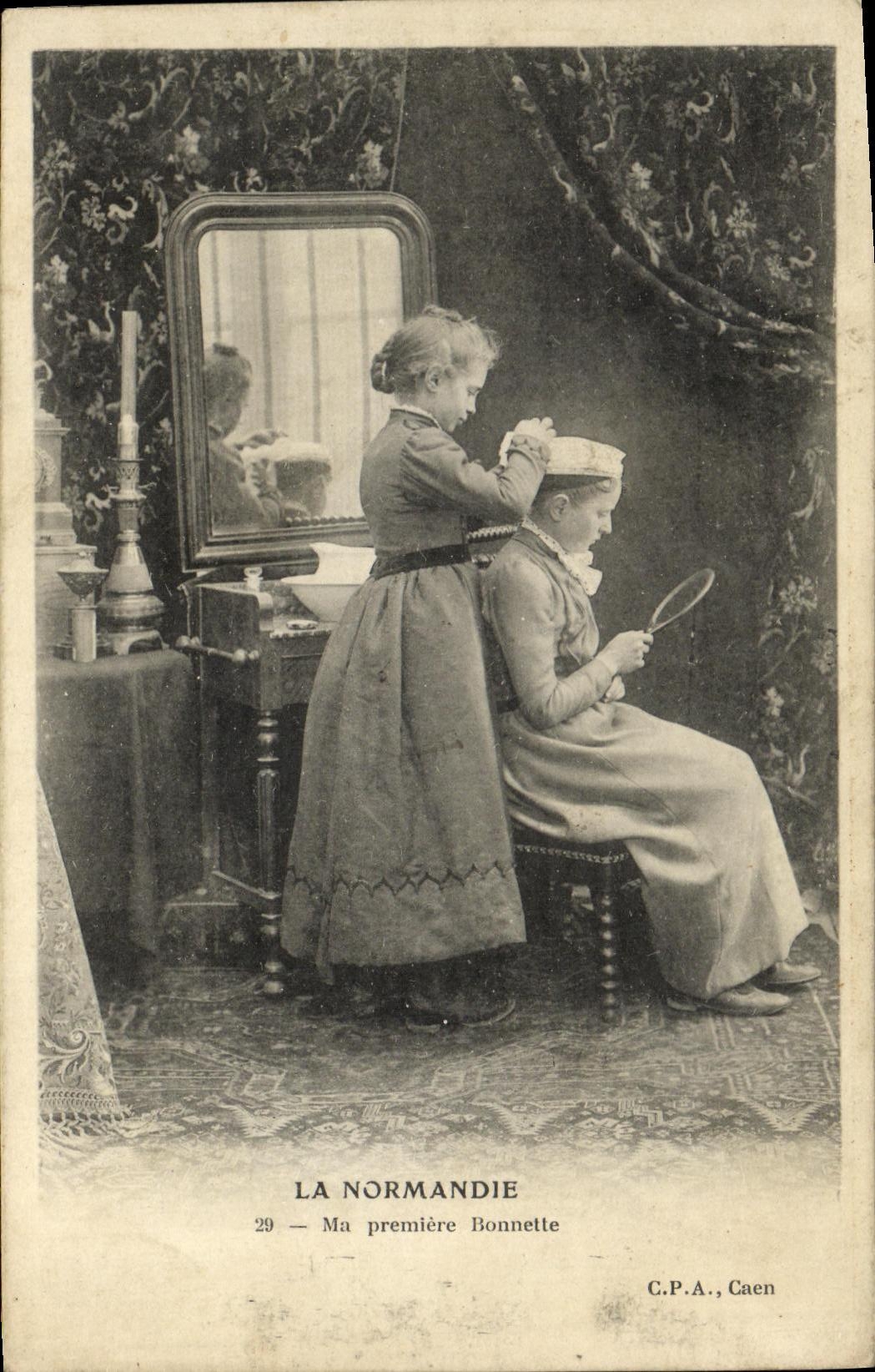 POSTAL Normandia de la VENDIMIA mi primer peluquero del folklore de los ninos del casquillo