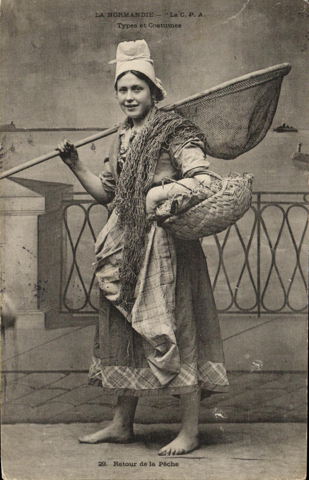 Vuelta de los estandares y de los trajes de Normandia de la POSTAL de la VENDIMIA del pecado