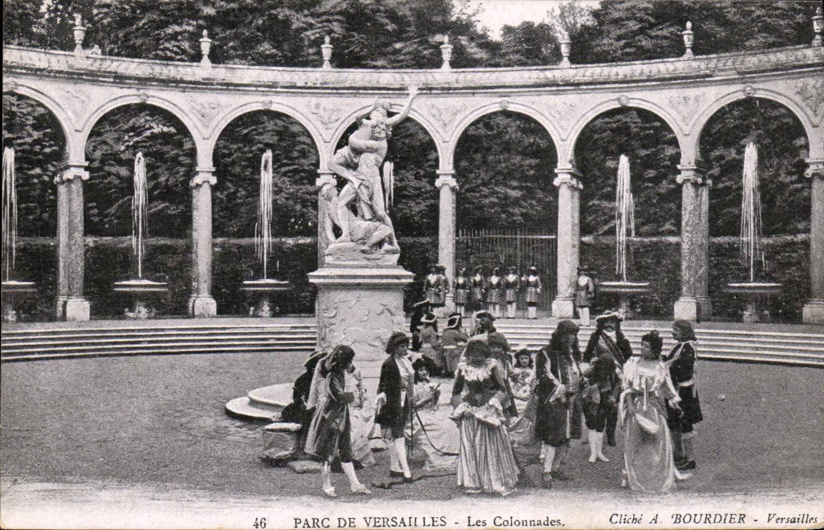 CPA Parc de Versailles Les Colonnades
