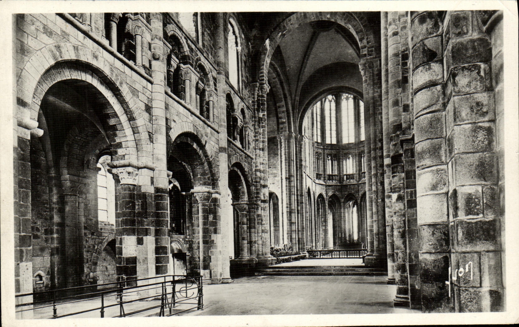 CPA Le Mont Saint Michel Abbaye Interieur de l eglise rommane