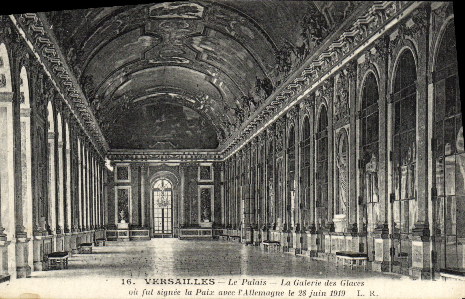 CPA Versailles Le Palais La Galerie des Glaces