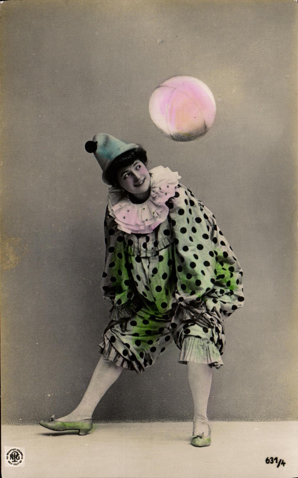 CPA Femme Clown Cirque 
