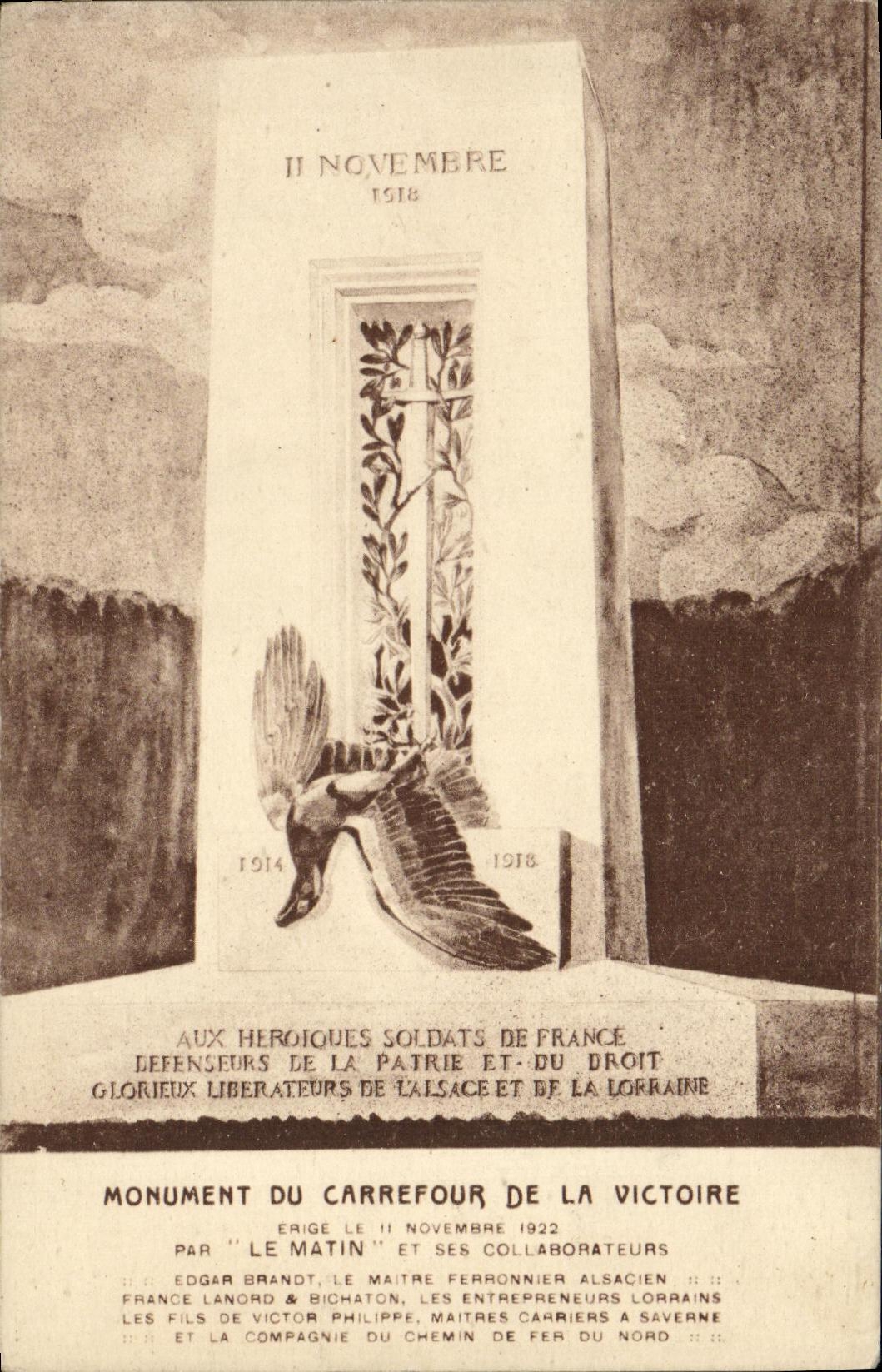 CPA Monument du Carrefour de la Victoire Militarie Aigle