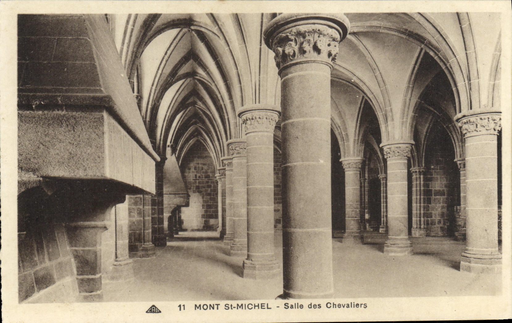 CPA Mont Saint Michel Salle des Chevailers