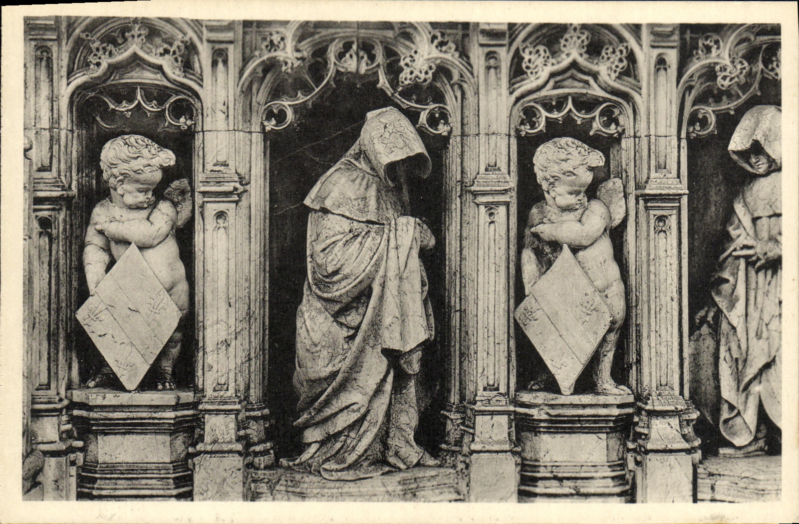 CPA Eglise de Brou tombeau de Marguerite De Bourbon Pleurants et Angelots