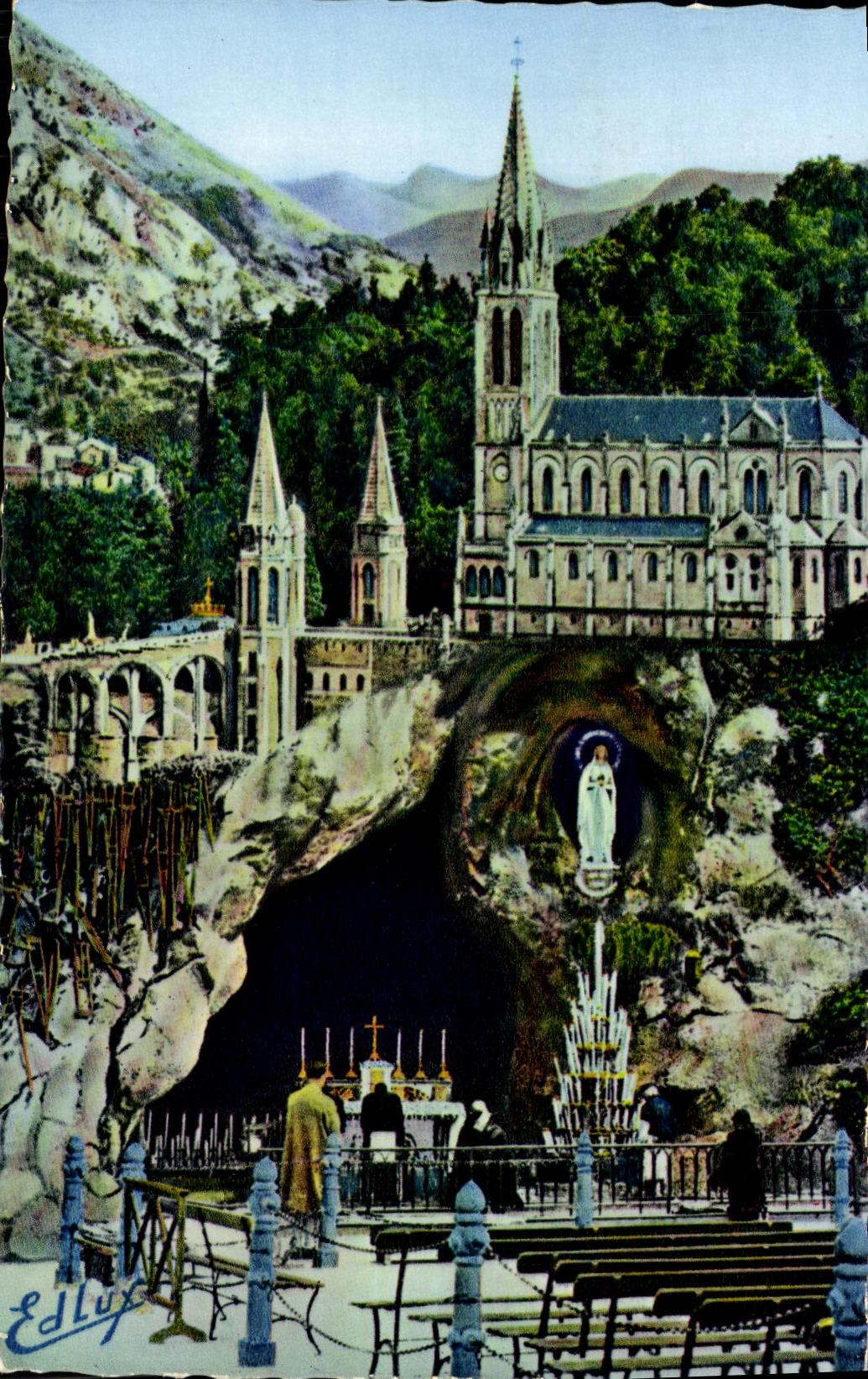 CPM Lourdes La Grotte et la Basilique