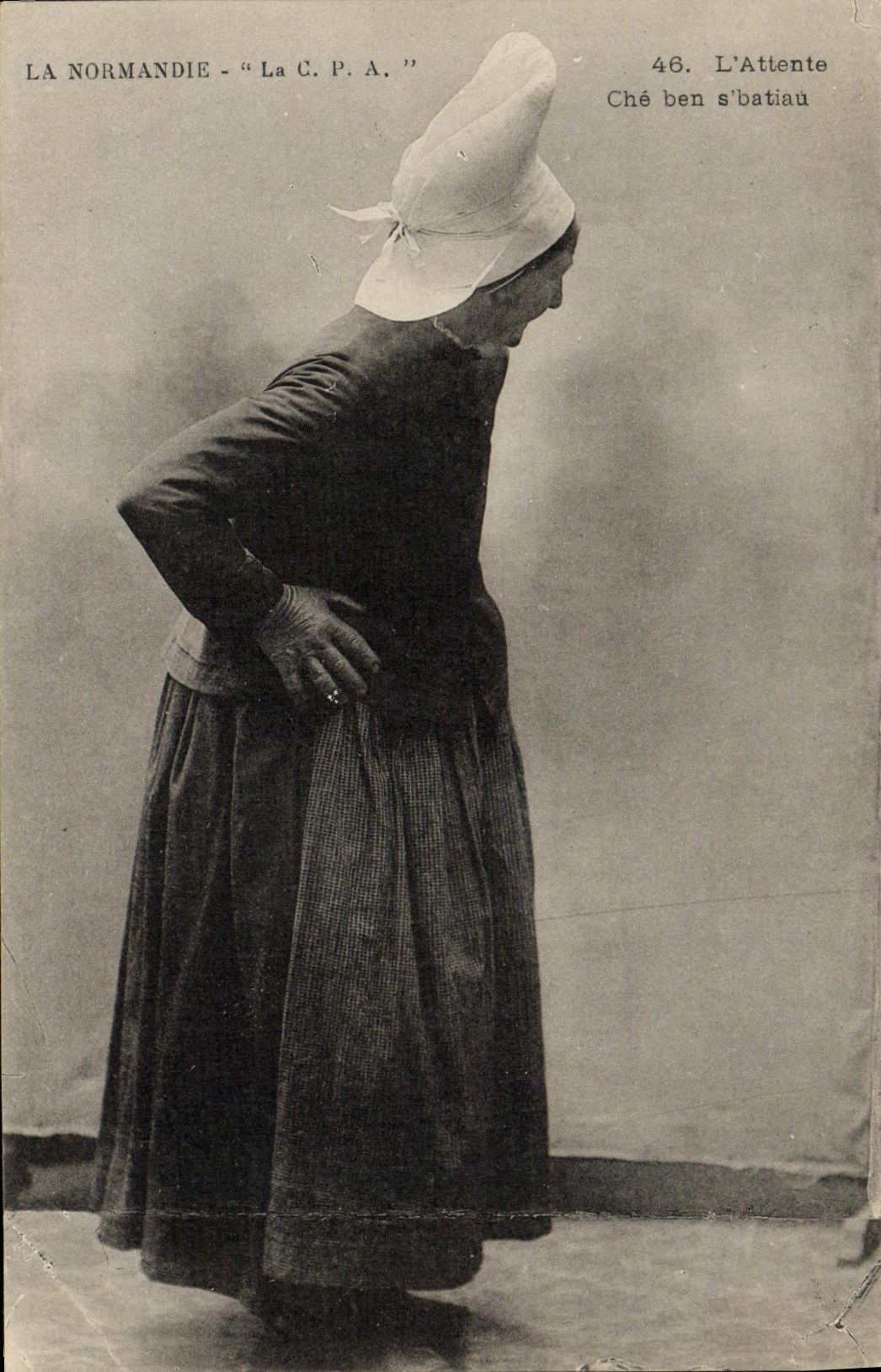 CPA Le Normandie l attente FEmme Folklore 