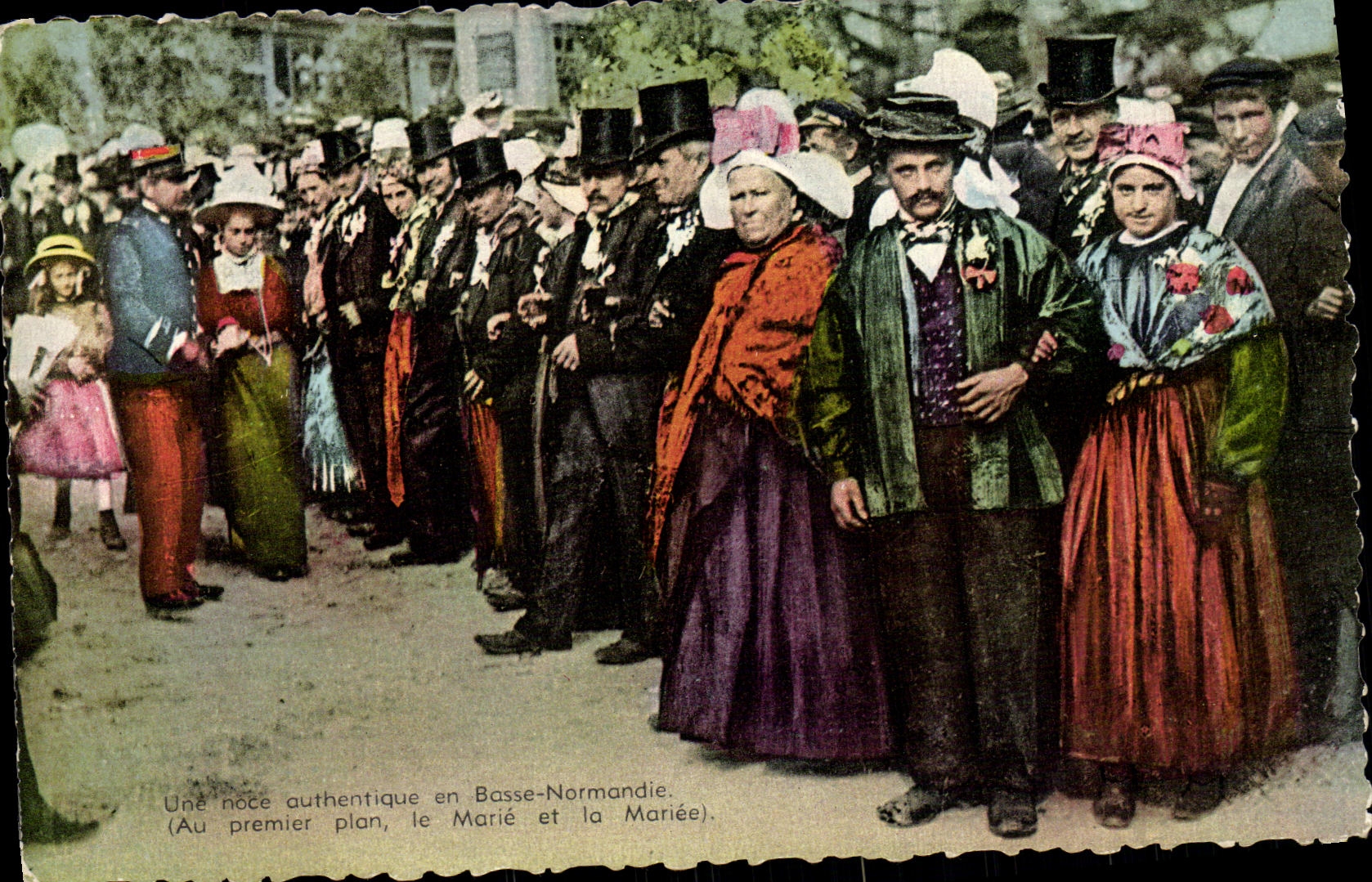 CPA Une noce authenique en Basse Normandie La Mariee et le marie Folklore