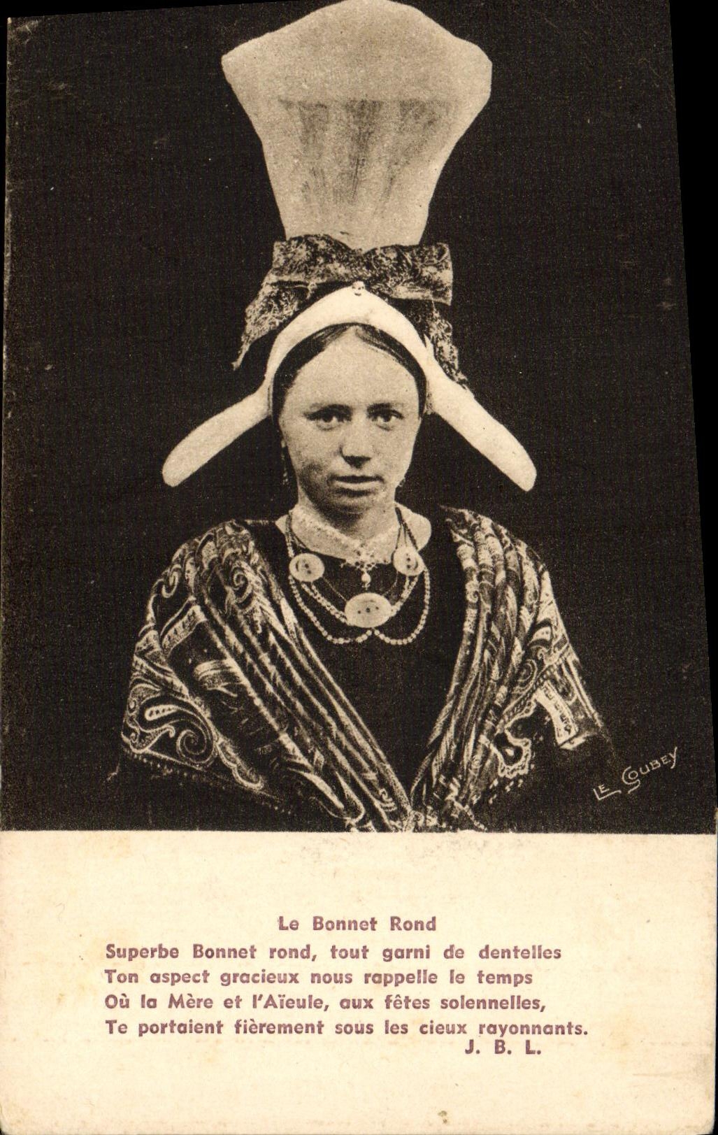 VINTAGE POSTCARD the Round Bonnet Folklore Woman