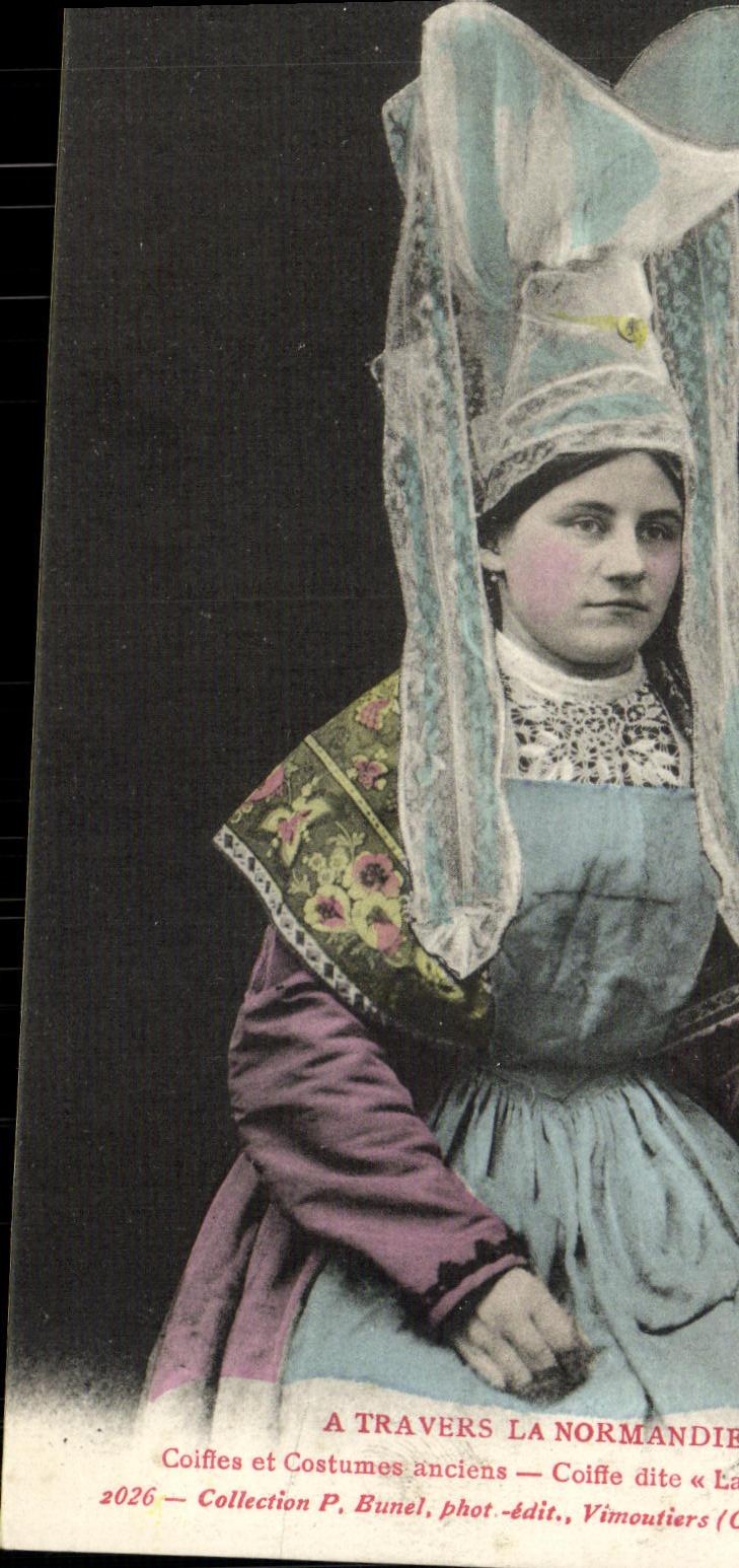 CPA A Travers la Normande Coiffes et Costumes anciens Coiffe dite la Bourgogne 