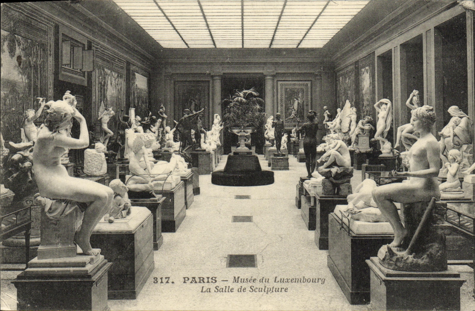 VINTAGE POSTCARD Paris the Museum of Luxembourg the Room of Sculpture