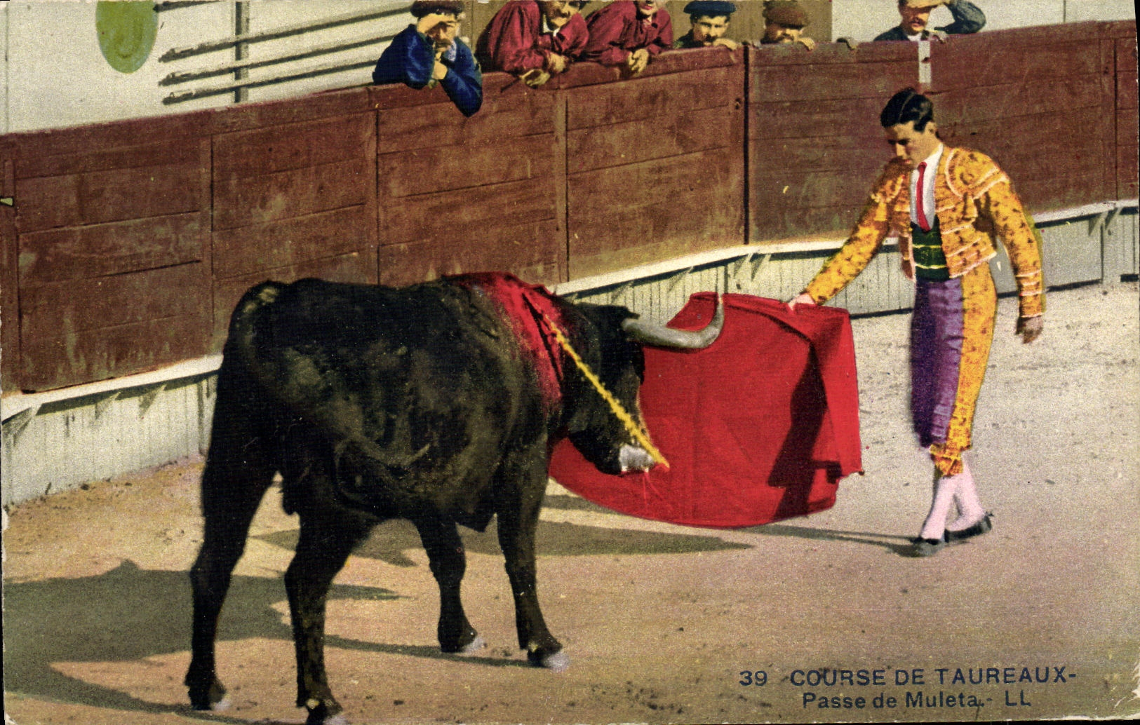 CPA Course de Taureaux Passe de Muleta Corrida