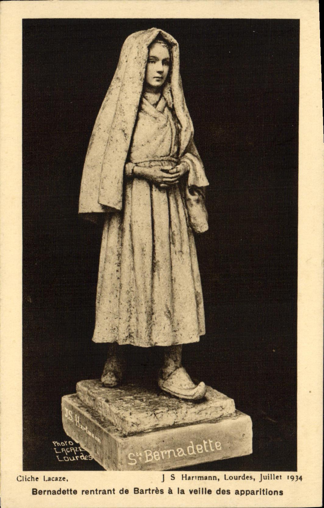 CPA Bernadette rentrant de Bartresa la veille des apparitions Lourdes