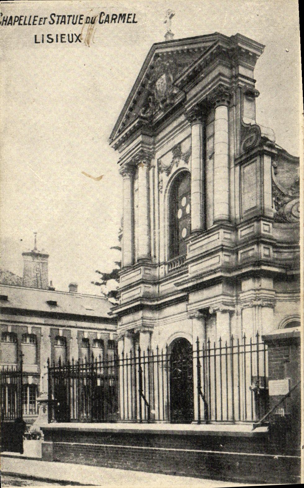 CPA Chapelle et Statue du Carmel Lisieux