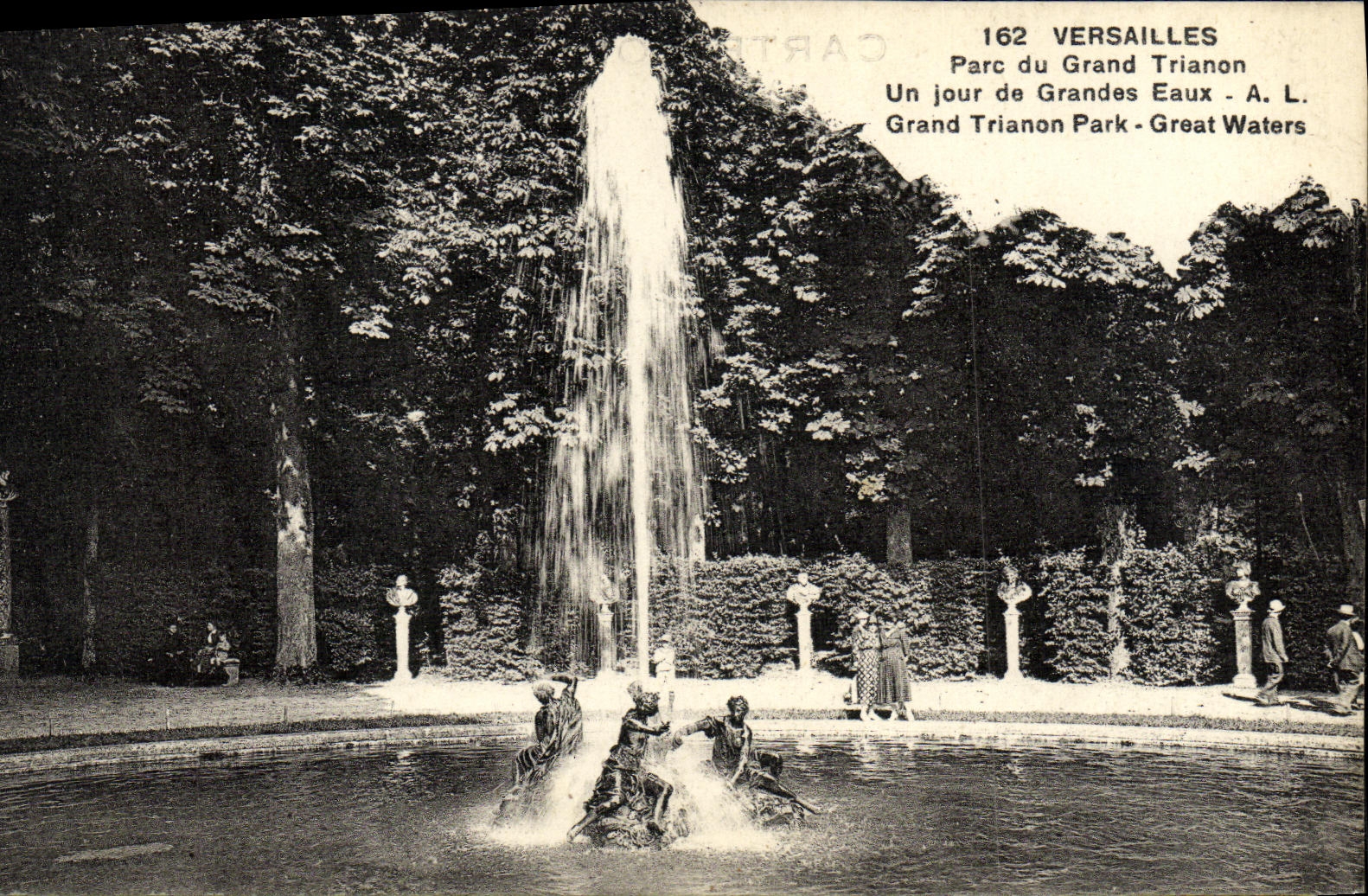 VINTAGE POSTCARD Versailles Park of Large Trianon One day of Large Water