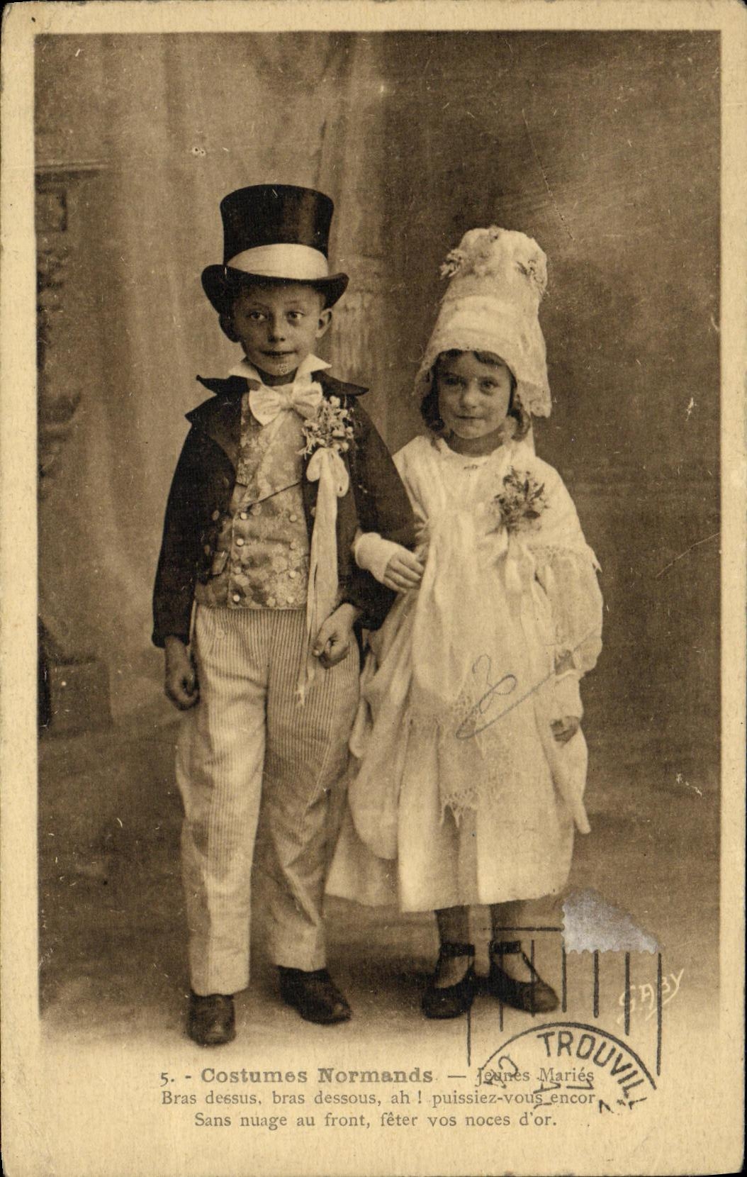 CPA Costumes Normands Enfants Folklore 