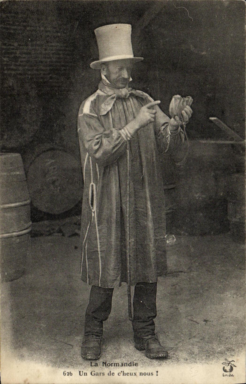 CPA La Normandie Un Gars de c heux nous Folklore 
