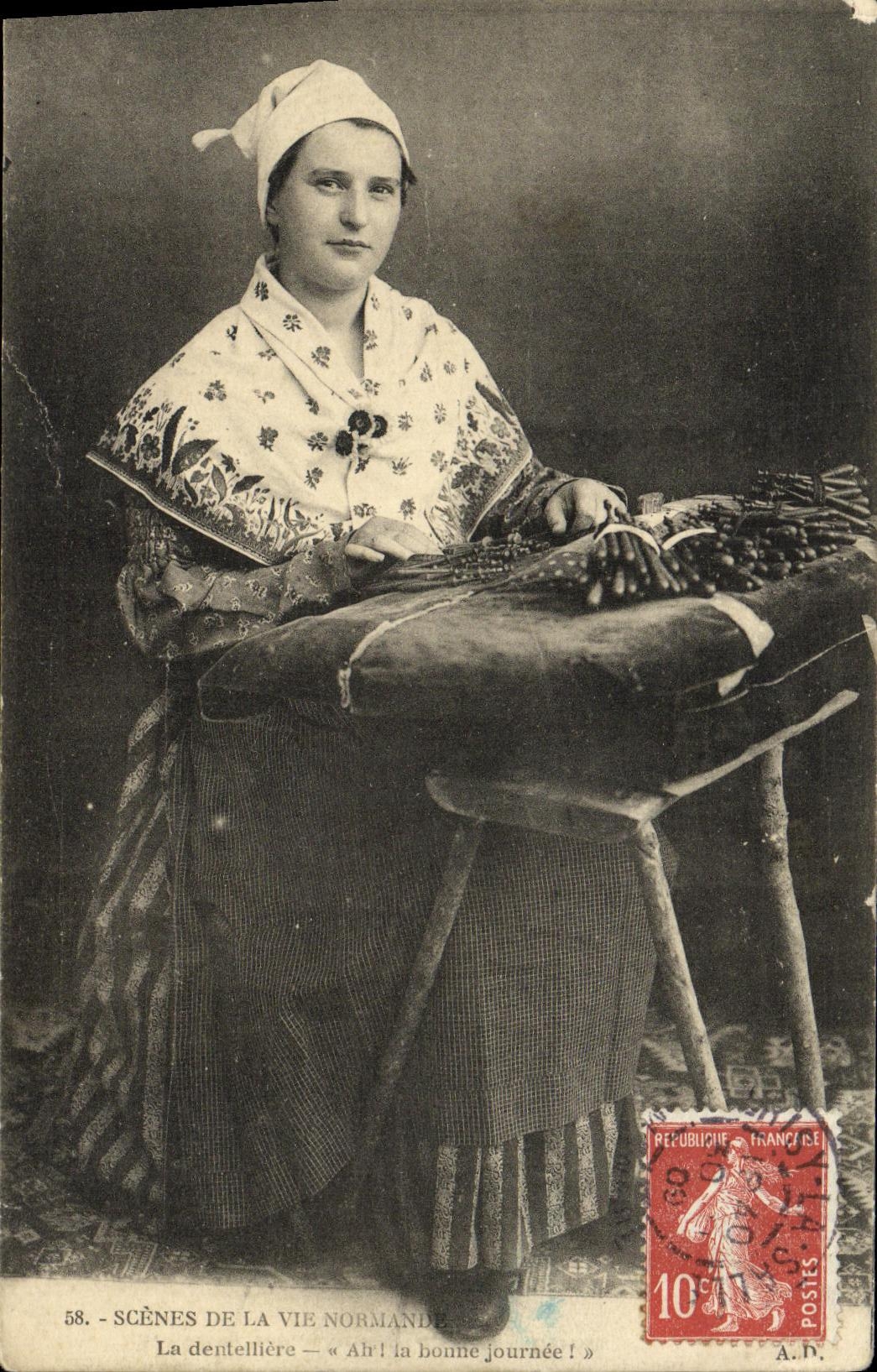 CPA Scenes de la Vie Normandie La dentelliere Folklore