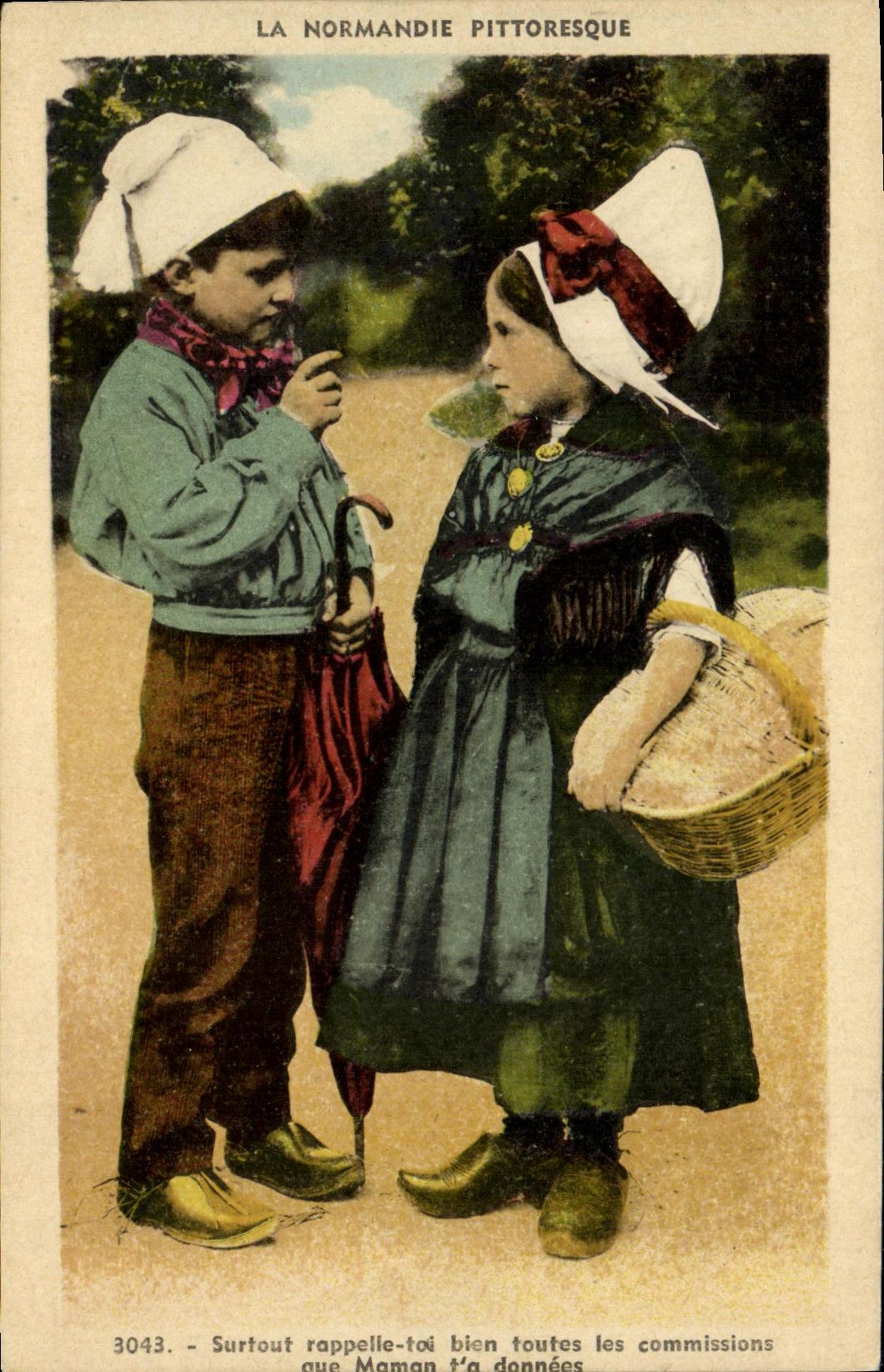 Ninos pintorescos del folklore de Normandia de la POSTAL de la VENDIMIA