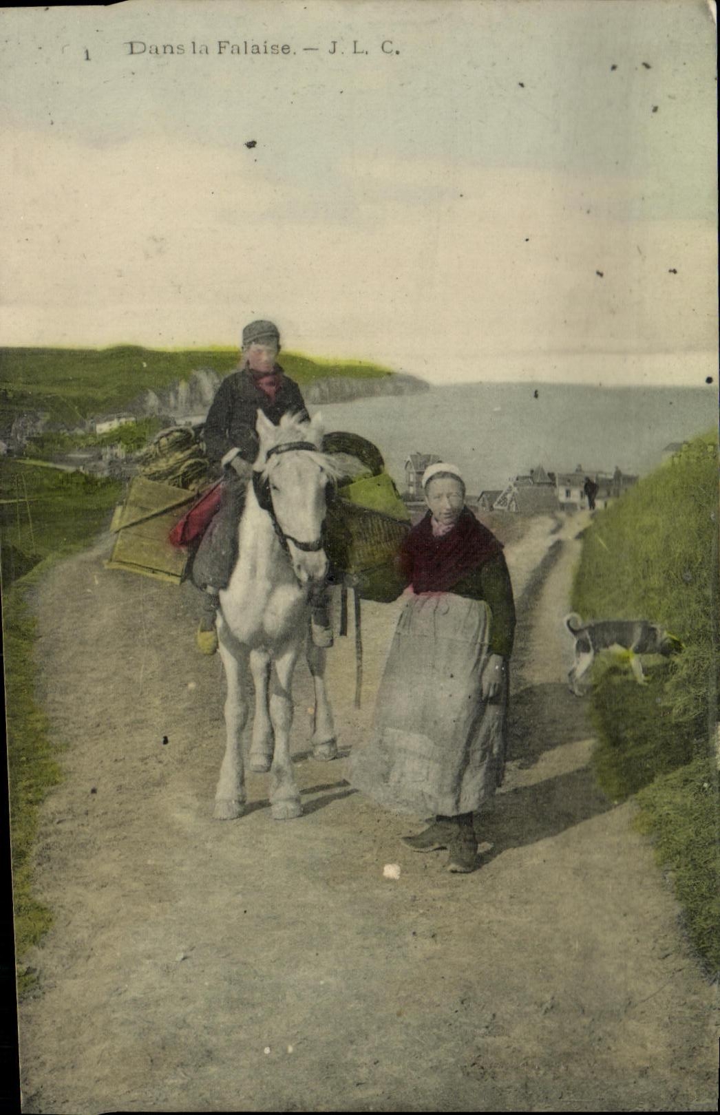CPA Dans la Falaise Folklore Cheval 