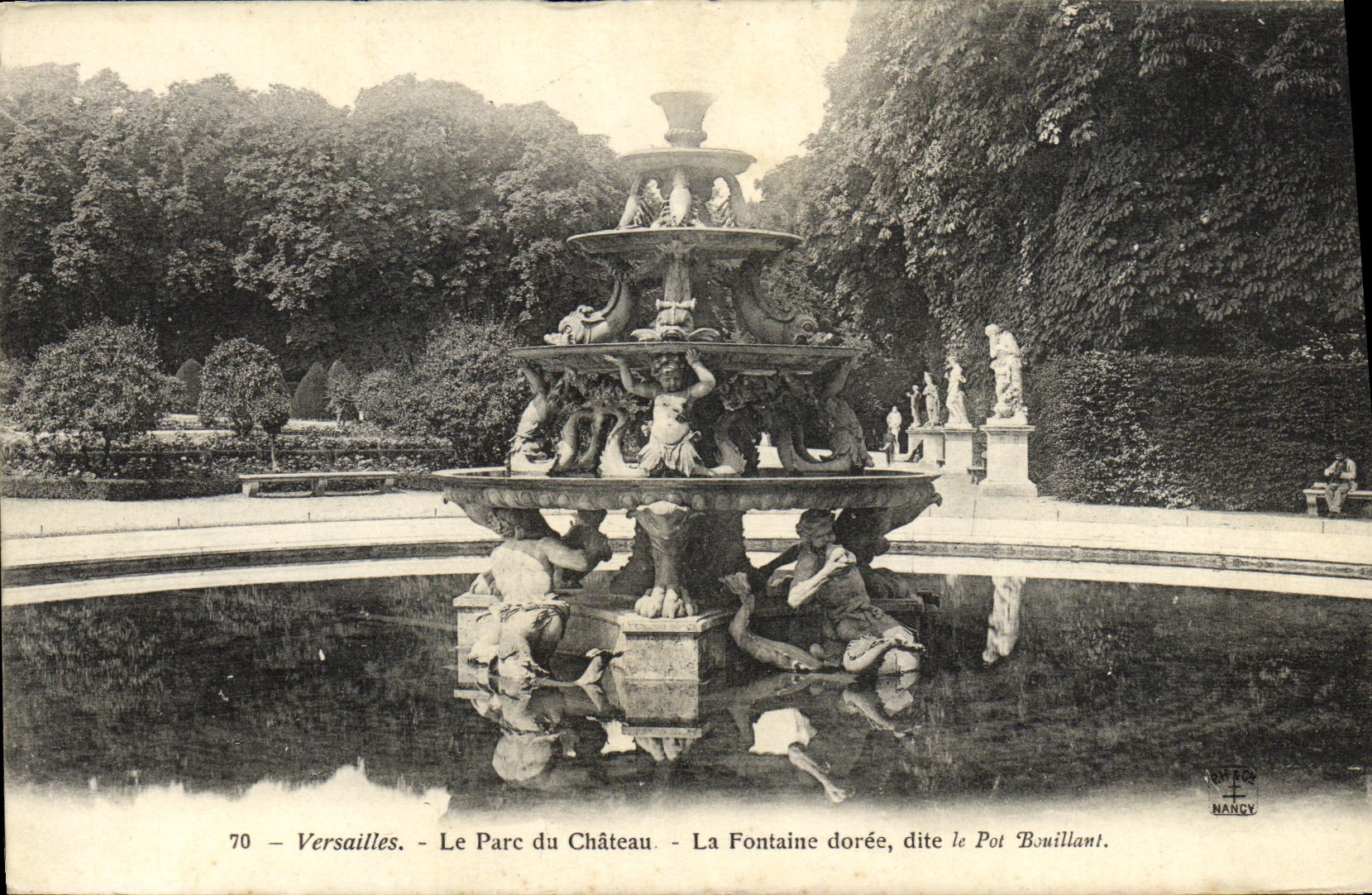 CPA Versailles Le Parc du Chateau La Fontaine doree dit le pot Bouillant
