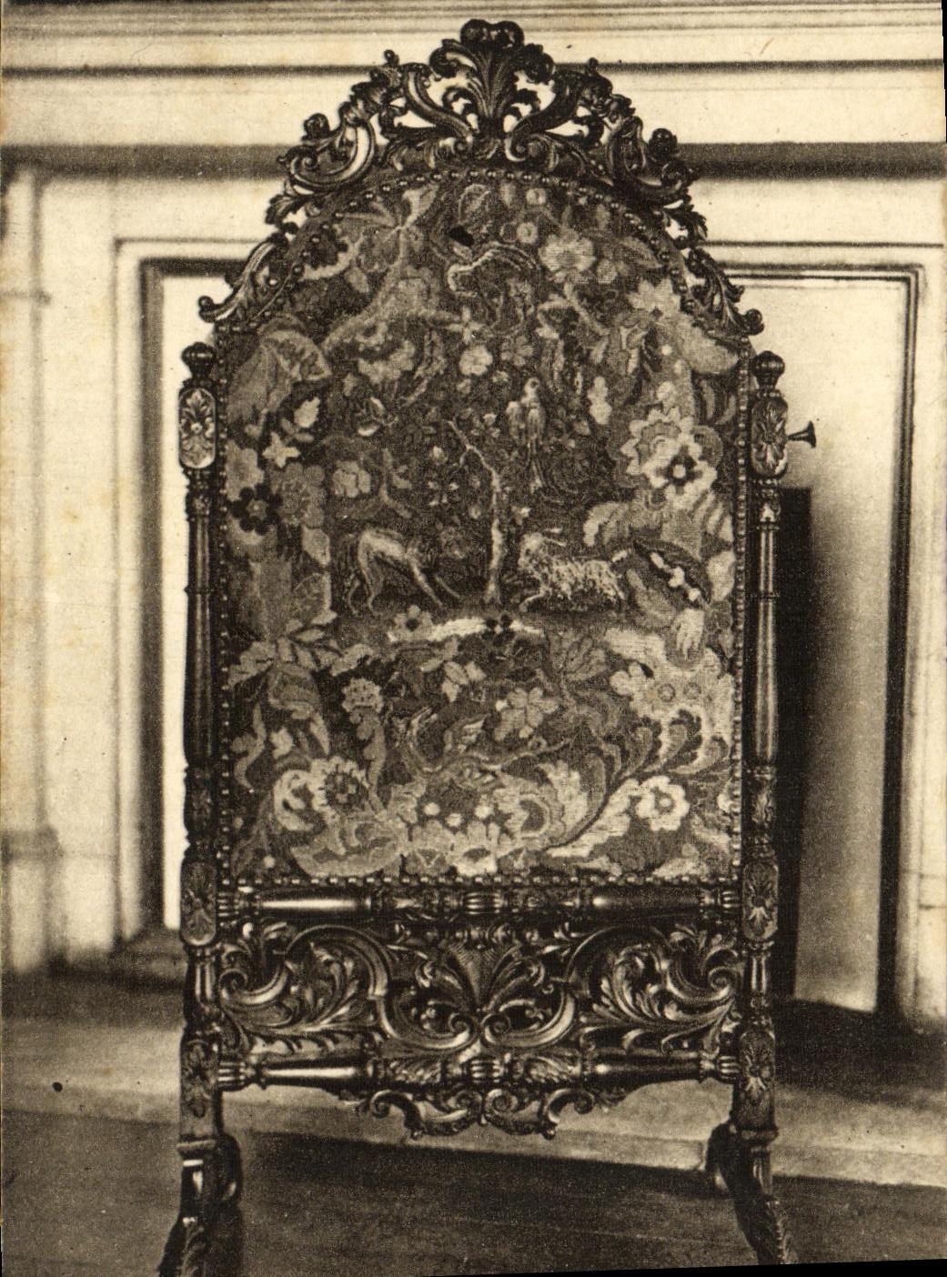 VINTAGE POSTCARD Pau Tapisserie of the Castle Screen embroiders by Jeanne D Albert