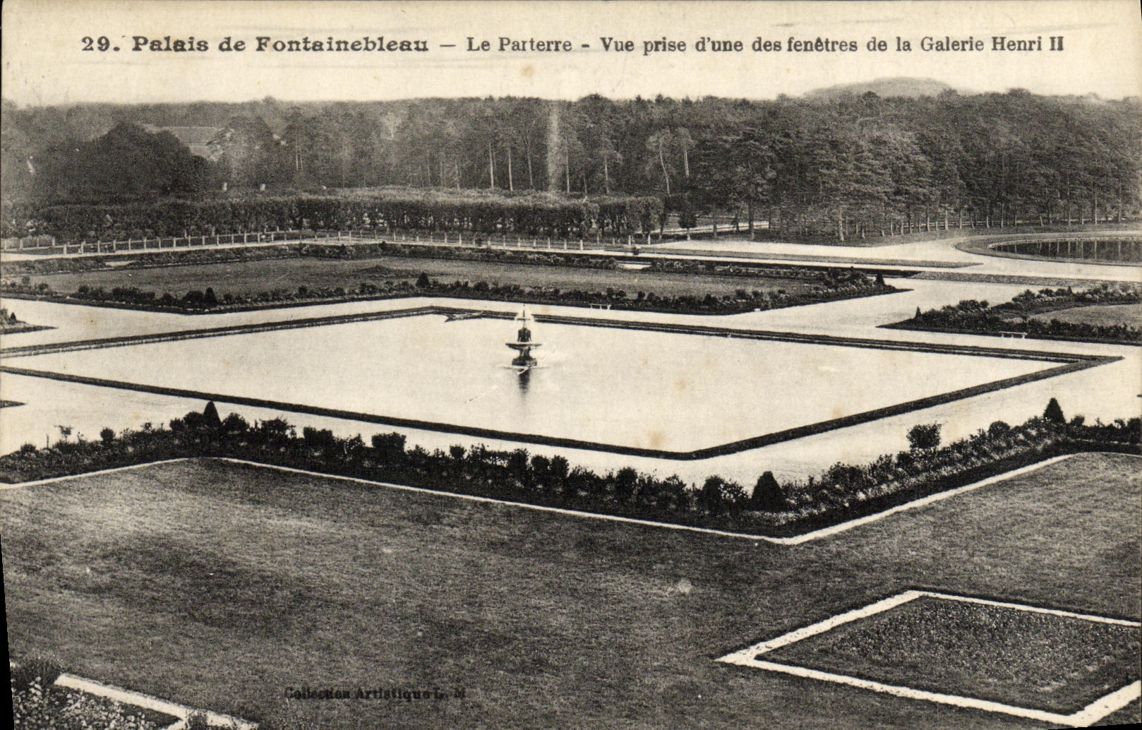 CPA Palais de Fontainebleau Le Parterre Vue prise d une des fenetres de la Galerie Henri ll