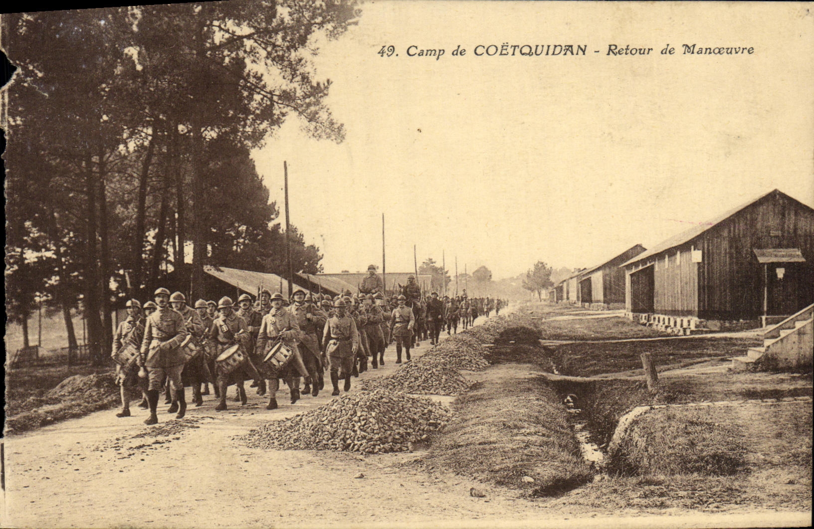 POSTAL de la VENDIMIA con el campo de la vuelta de Coetquidan de la operacion de Militaria