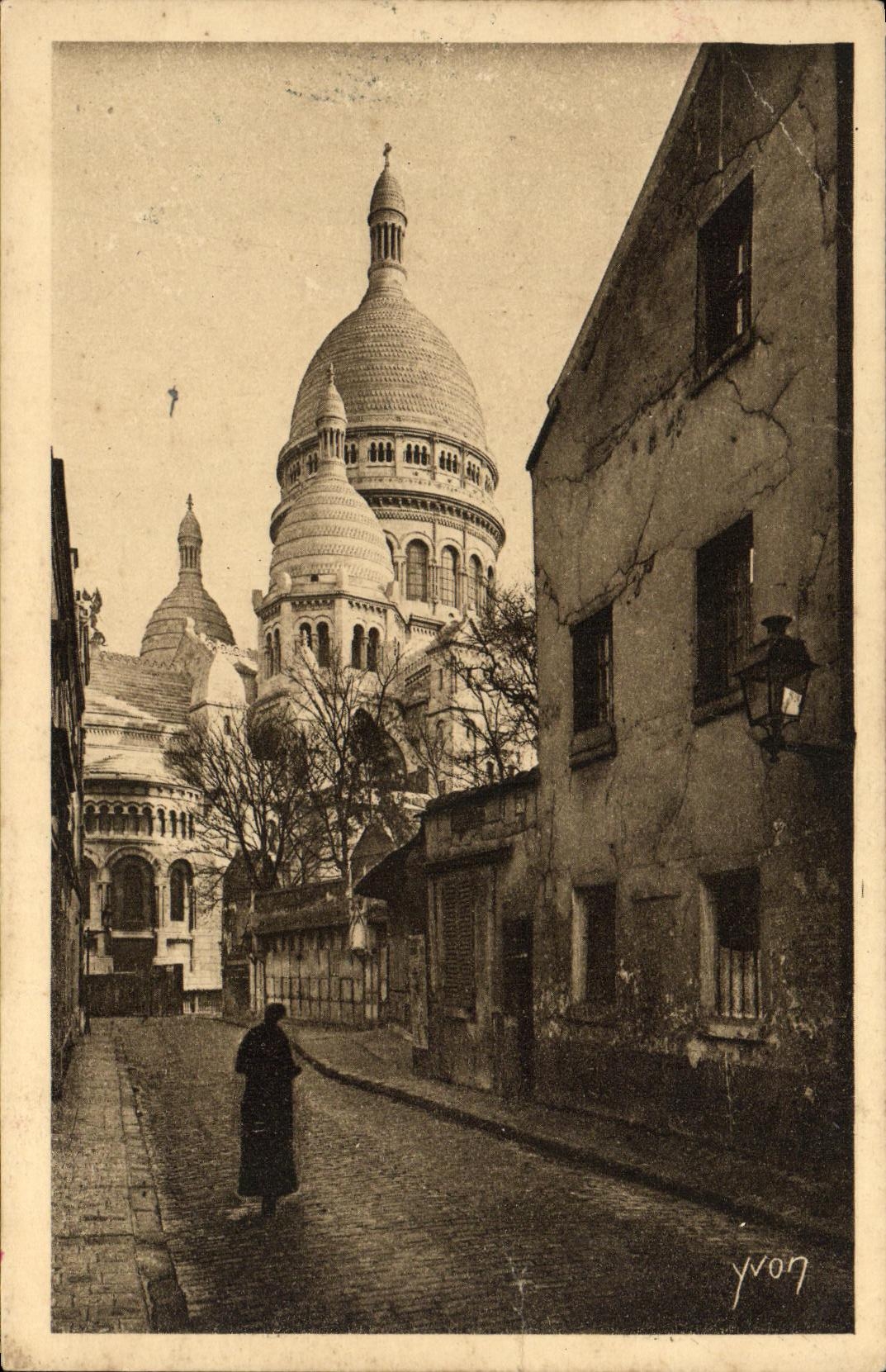 CPA Paris En Flanant Montmartre