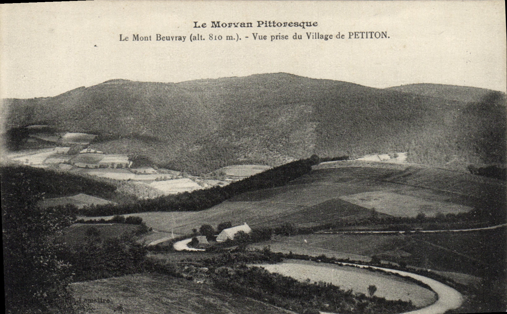 CPA Le Morvan Pittoresque Le Mont Beuvray vue prise du Village de Petiton