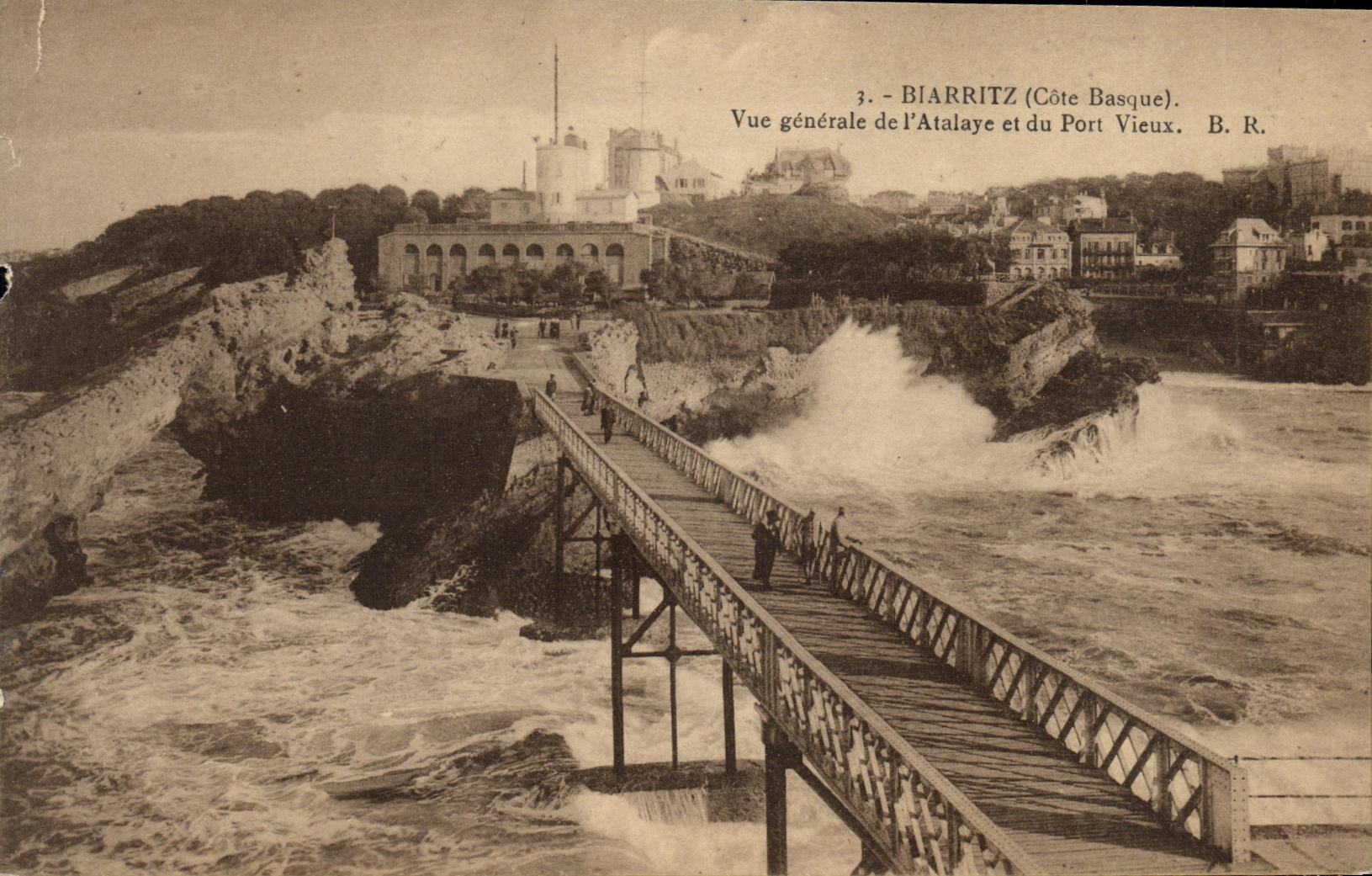 CPA Biarritz Vue generale de l Atalaye et du Port Vieux