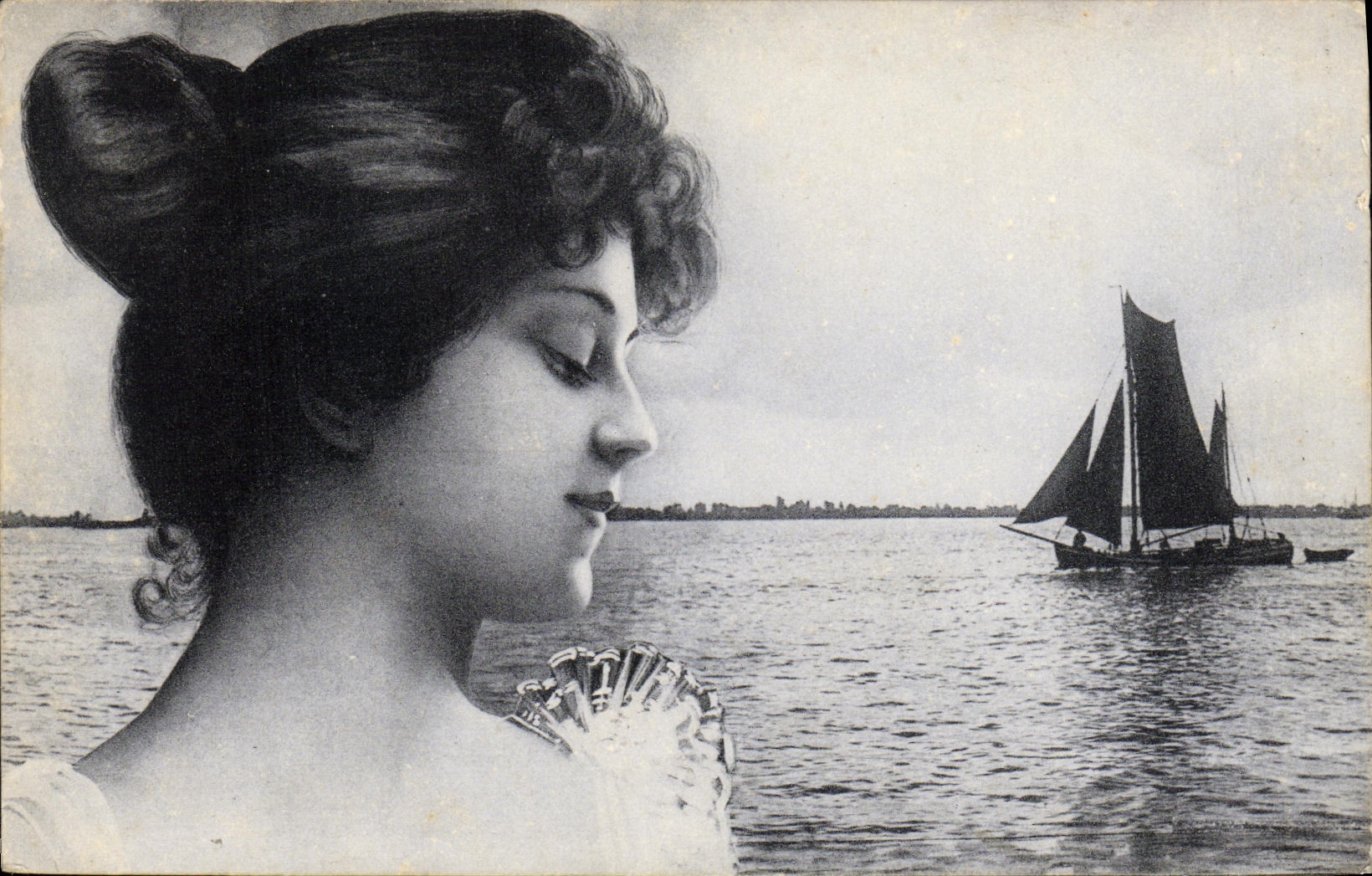 CPA Femme Bateau de peche 