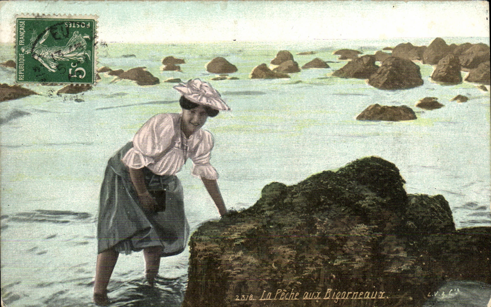 CPA La Peche aux Bigorneaux Femme