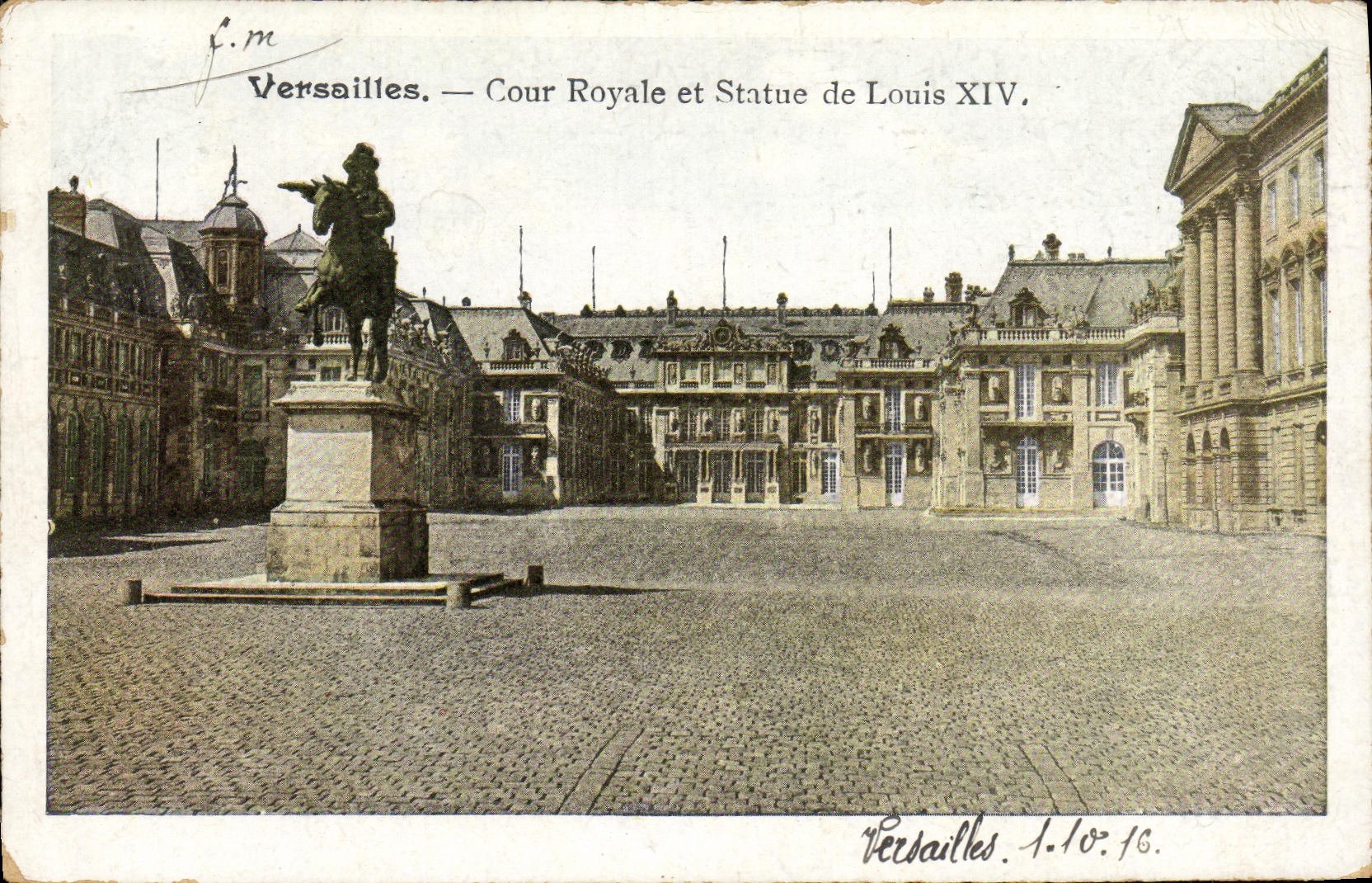 CPA Versailles Cour Royale et Statue de Louis XIV