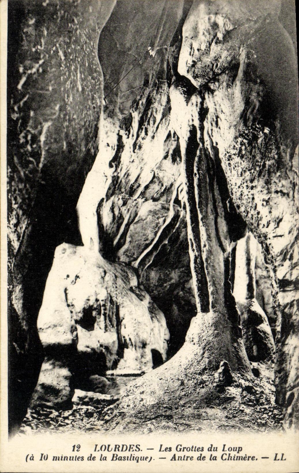 CPA Lourdes Les Grottes Du Loup Antre de la chimere