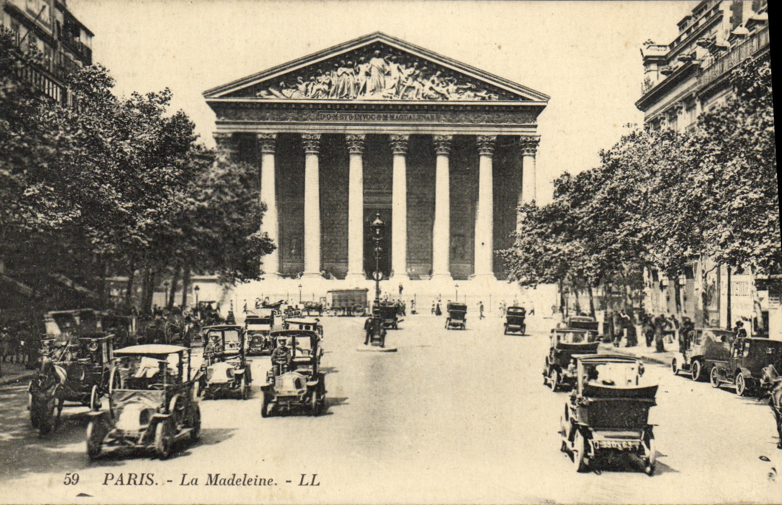 CPA Paris La Madeleine Automobile