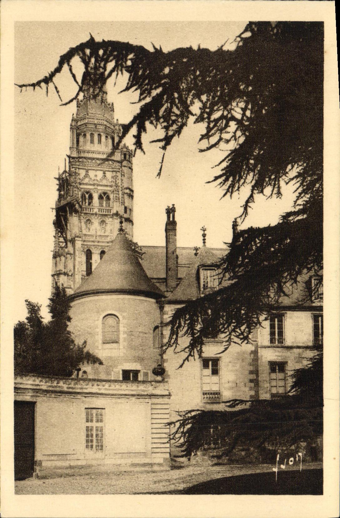 CPA Tours Entree du Musee et Cathedrale St Gatien