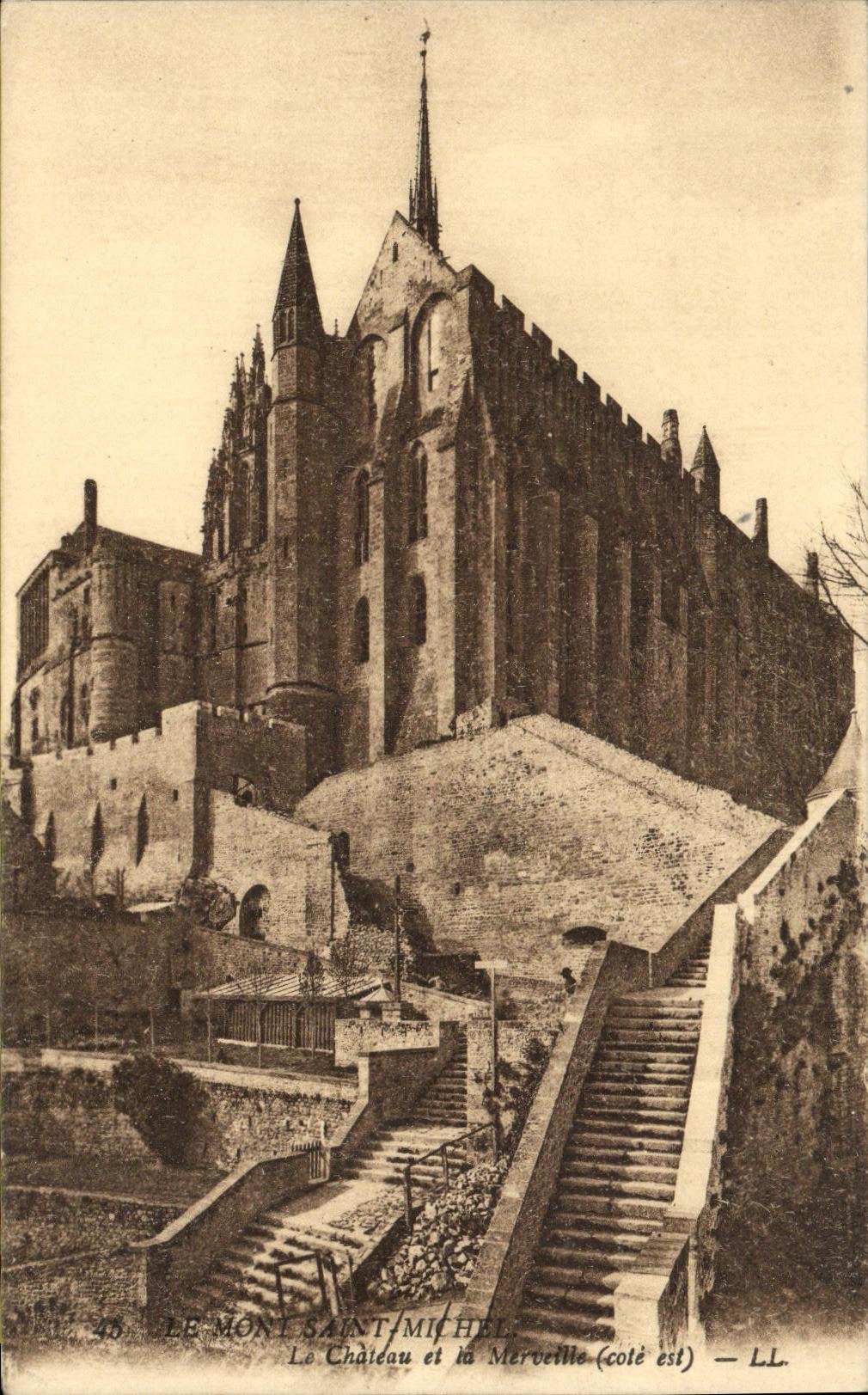 CPA Le Mont Saint Michel Le Chateau 