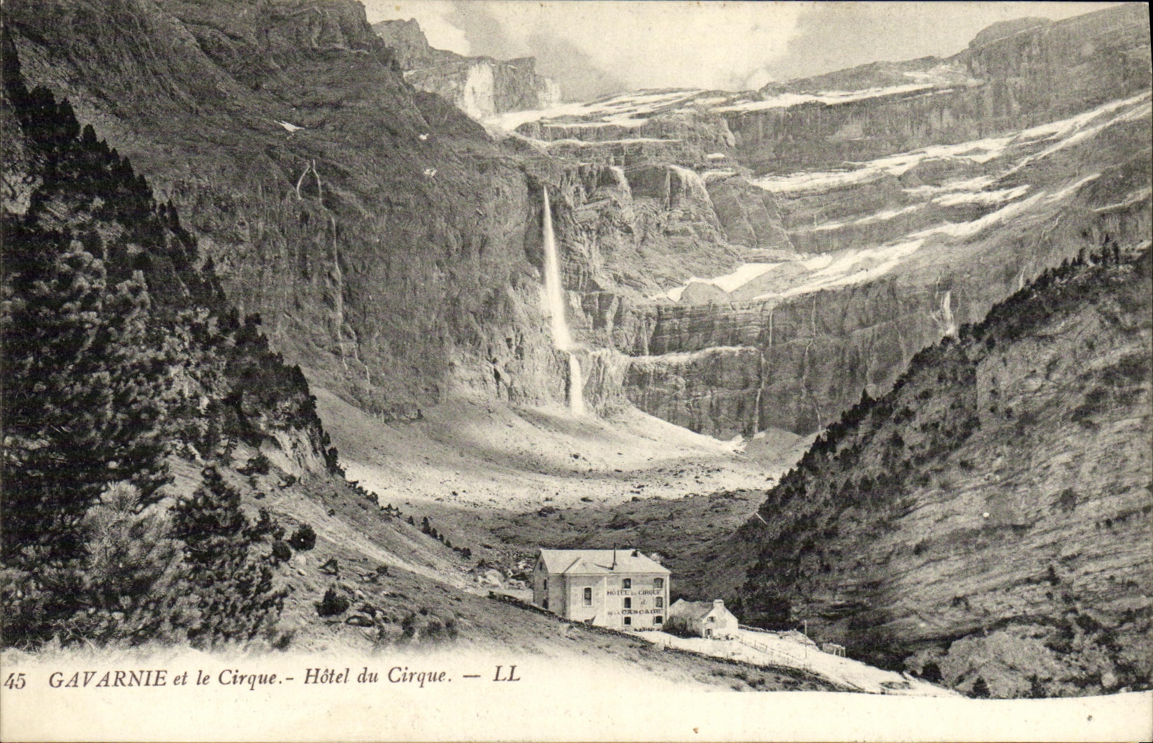 VINTAGE POSTCARD Gavarnie and the Circus Hotel