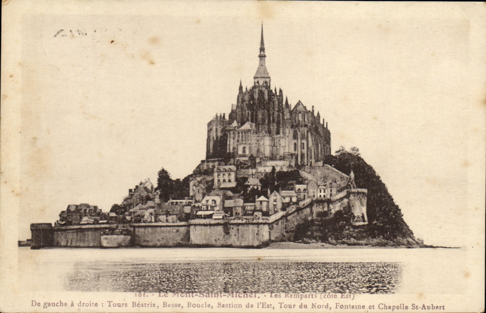 CPA Le Mont Saint Michel Les Remparts