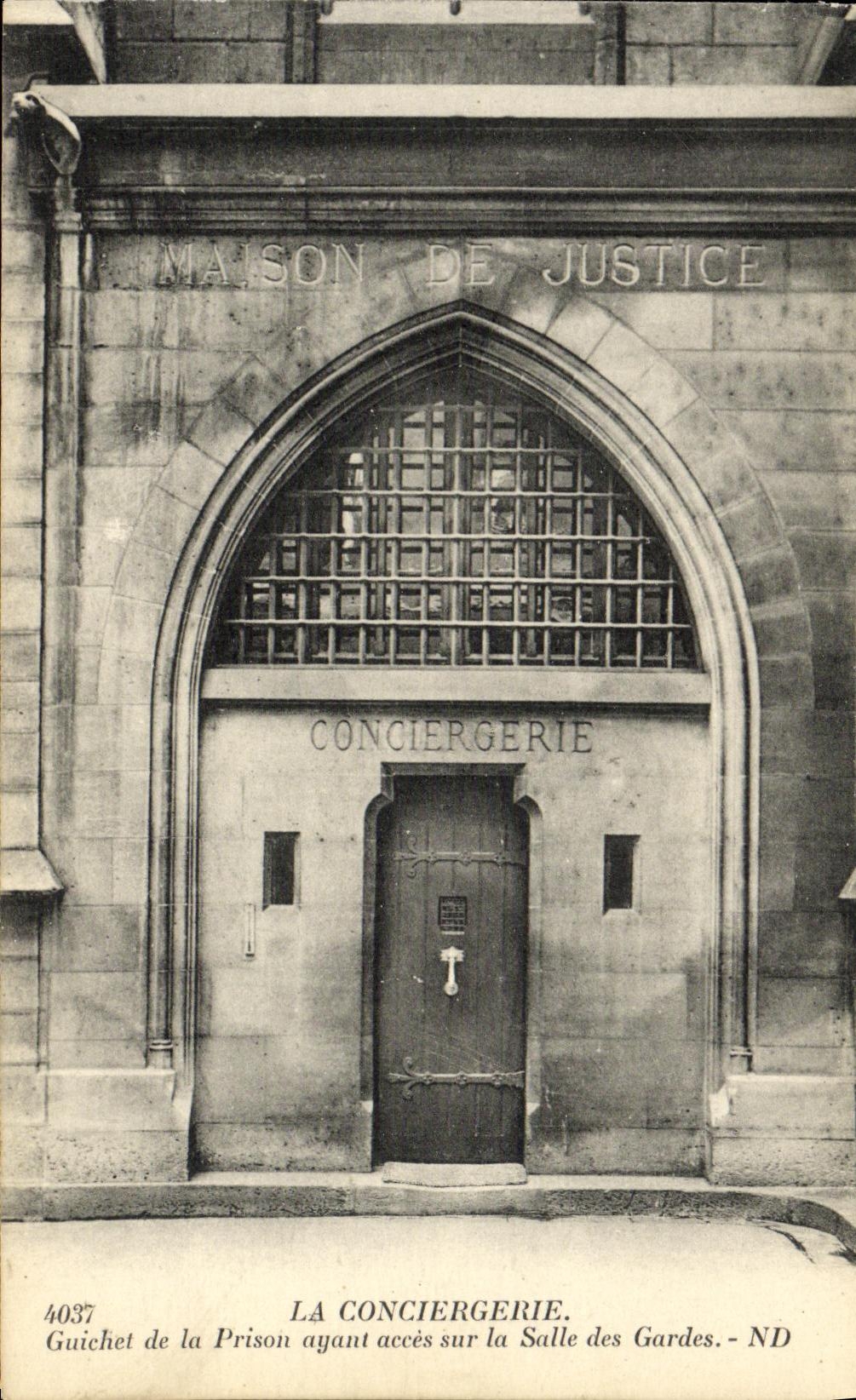 CPA Paris La Conciergerie Guichet de la Prison ayant acces sur la salle des gardes