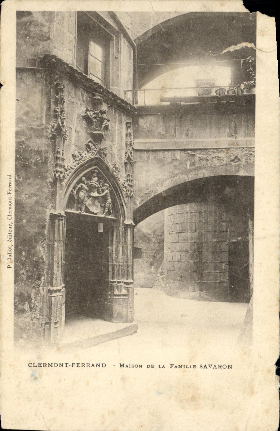 Casa de Clermont Ferrand de la POSTAL de la VENDIMIA de Familie Savaron