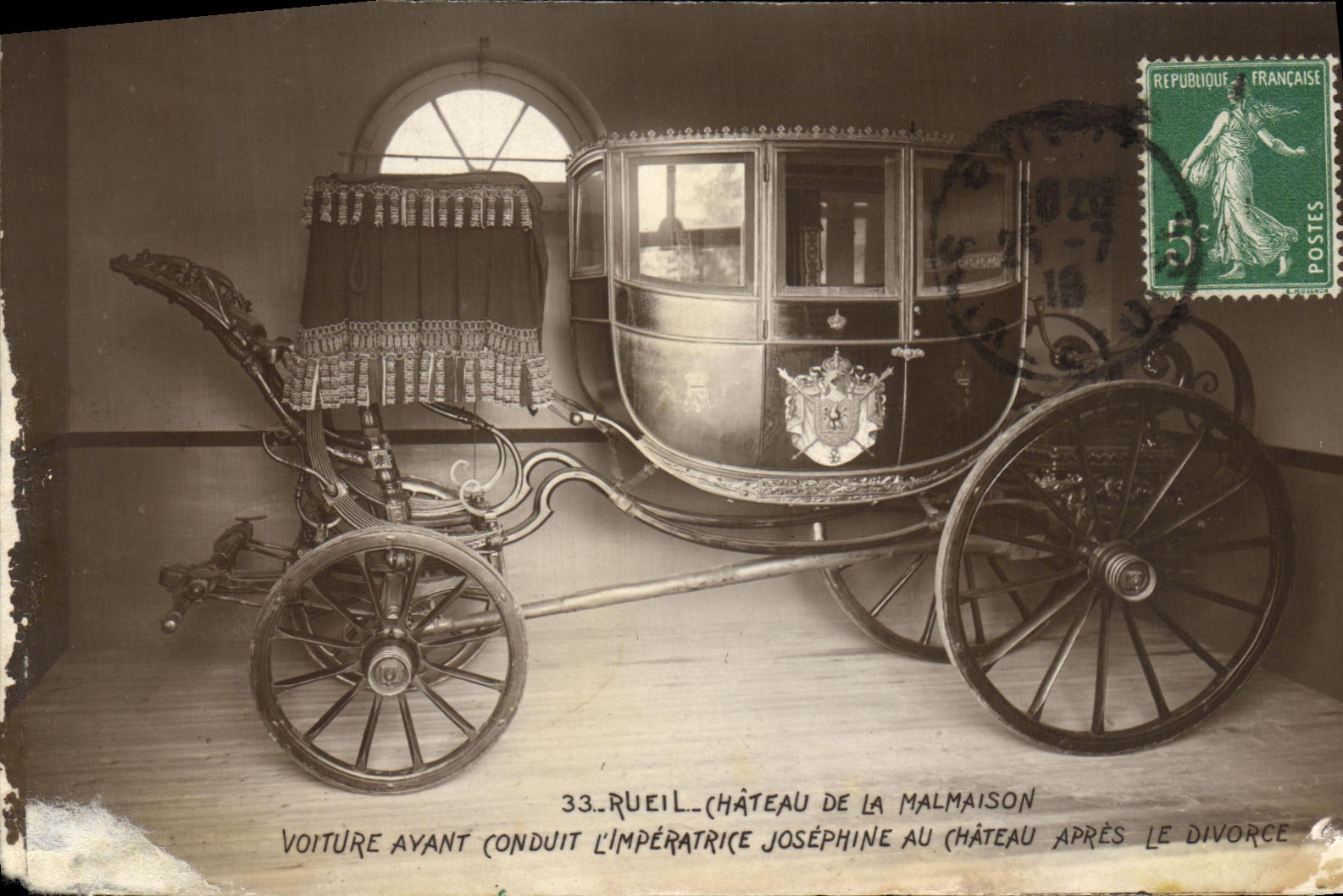 CPA Rueil Chateau De La Malmaison Voiture ayant conduit l imperatrice au chateau apres le divorce
