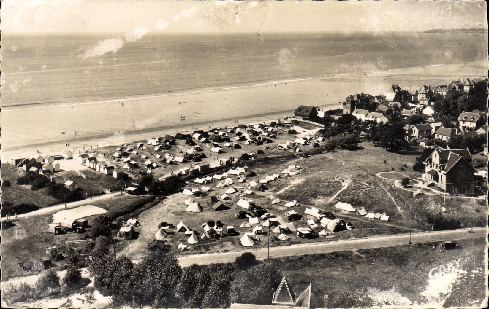 CPM Carolles Plage Edenville Les Compeurs et la Plage