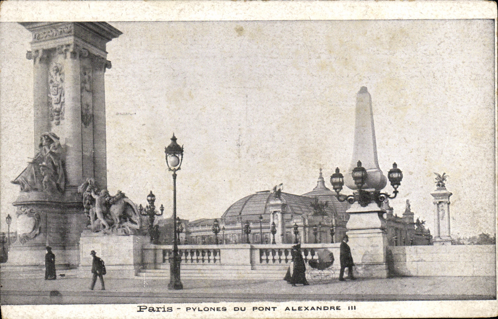 VINTAGE POSTCARD Paris Pvlones Of the Bridge Alexandre III