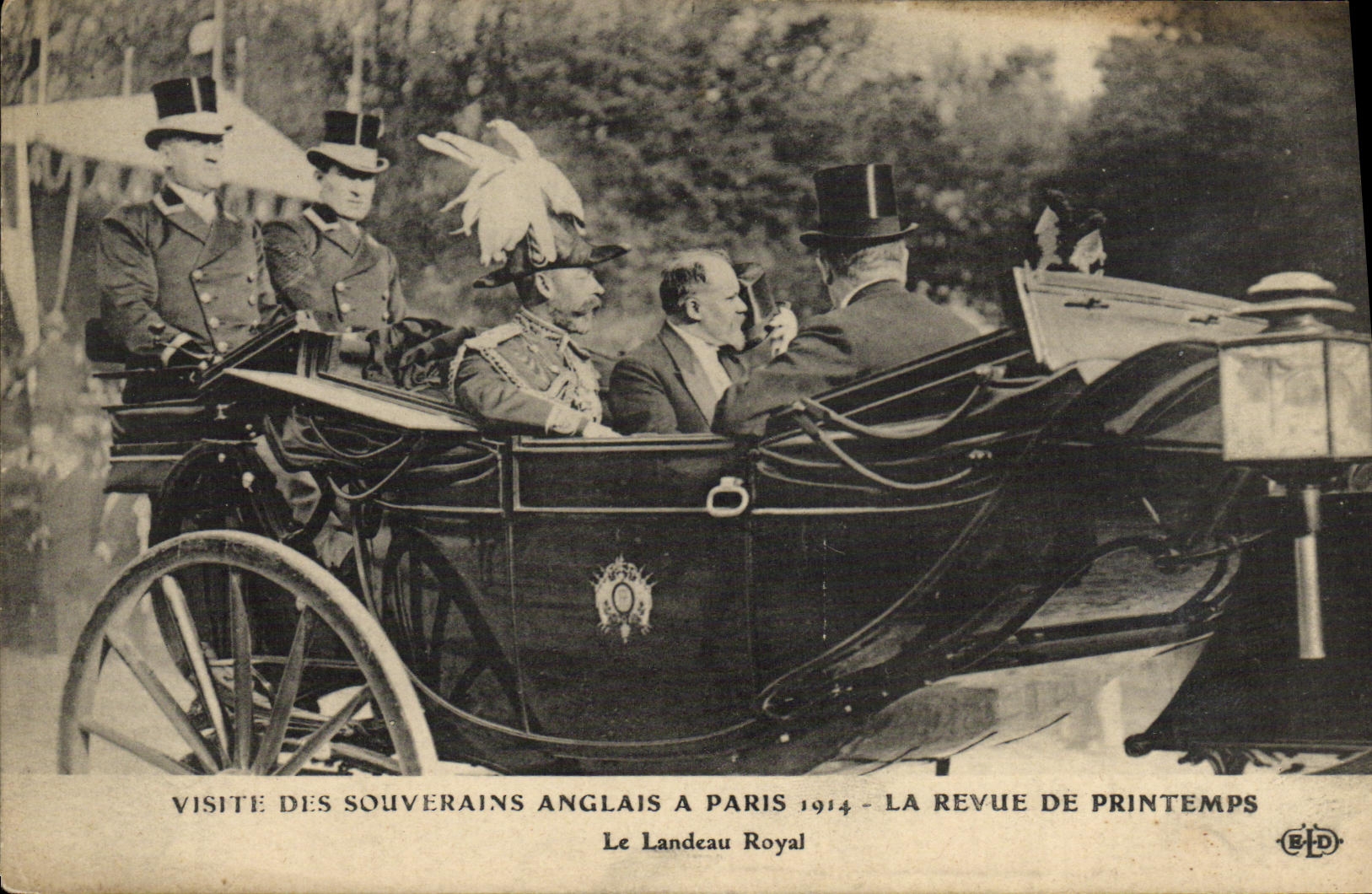 CPA Visite Des Souverains Anglais A Paris La Revue De Printemps le landeau royal