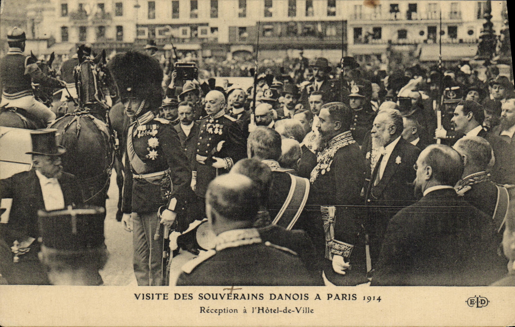 CPA Visite Des Souverains Danois a L Hotel de Ville Danemark