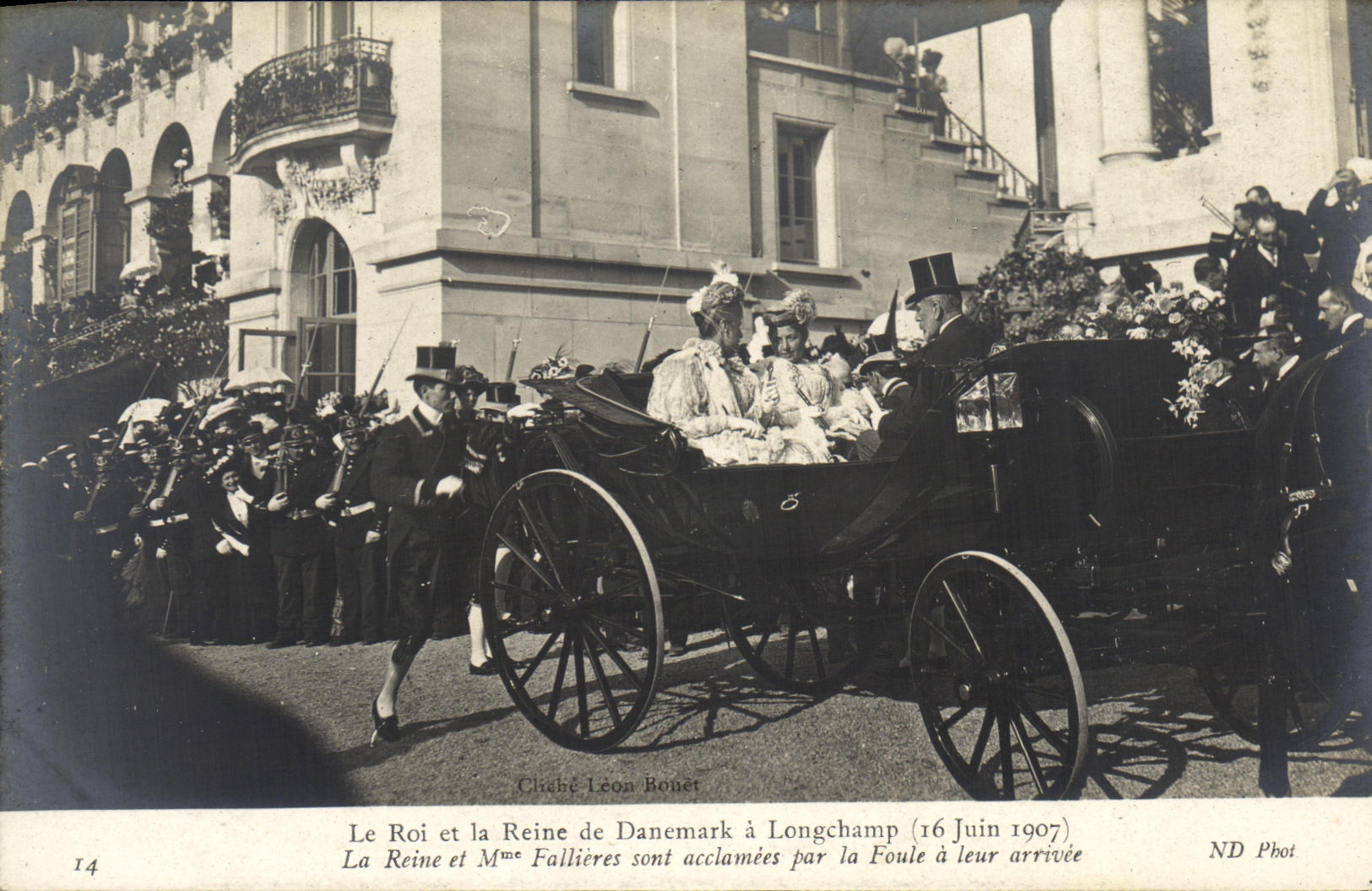 CPA Le Roi et la Reine De Danemark a Longchamp